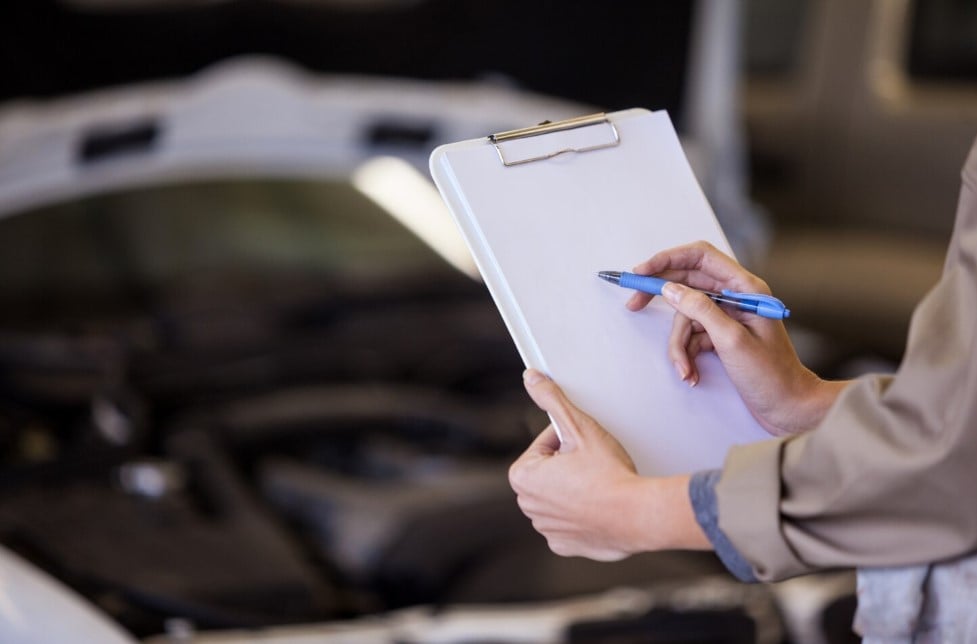 ¿Vas a vender tu coche? Los documentos clave para que no te estafen al comprar un auto usado