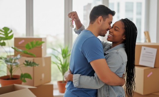 Si rentas y tu pareja se muda contigo: ¿El dueño puede cancelar tu contrato?