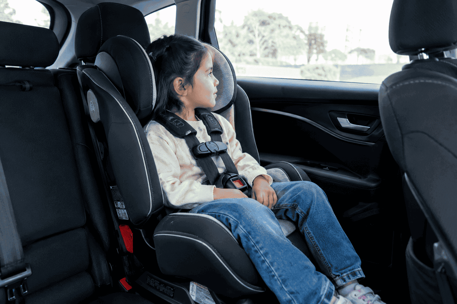 ¿A qué edad pueden viajar los niños en el asiento delantero del auto? Esto dice el Reglamento de Tránsito