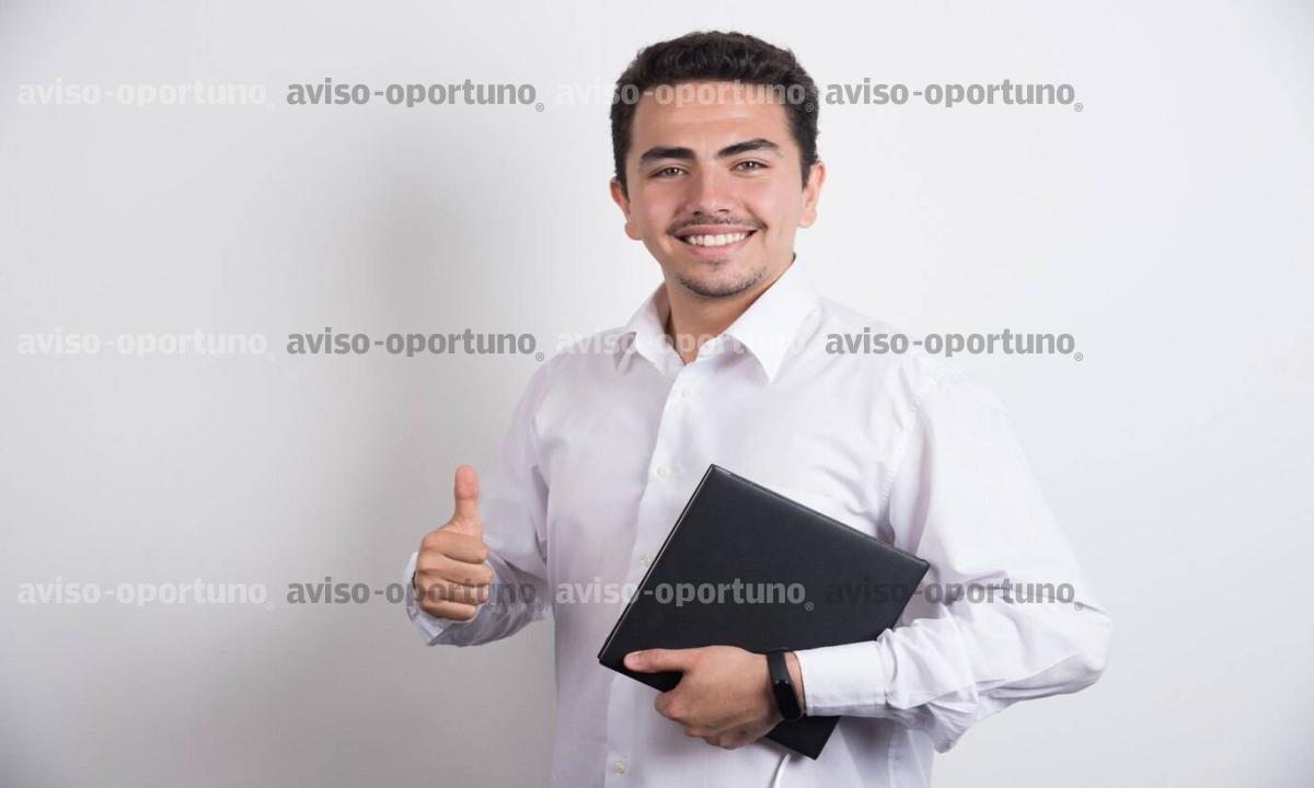 AUXILIAR EN COMPRAS