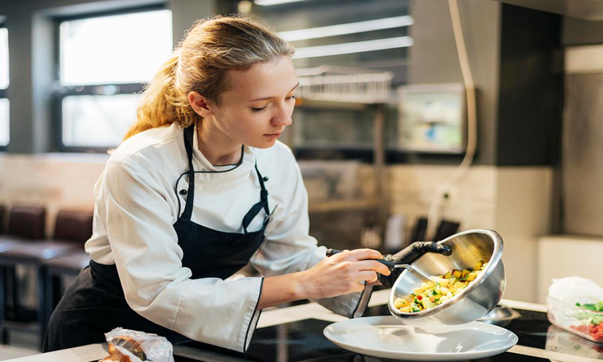 AYUDANTE DE COCINA