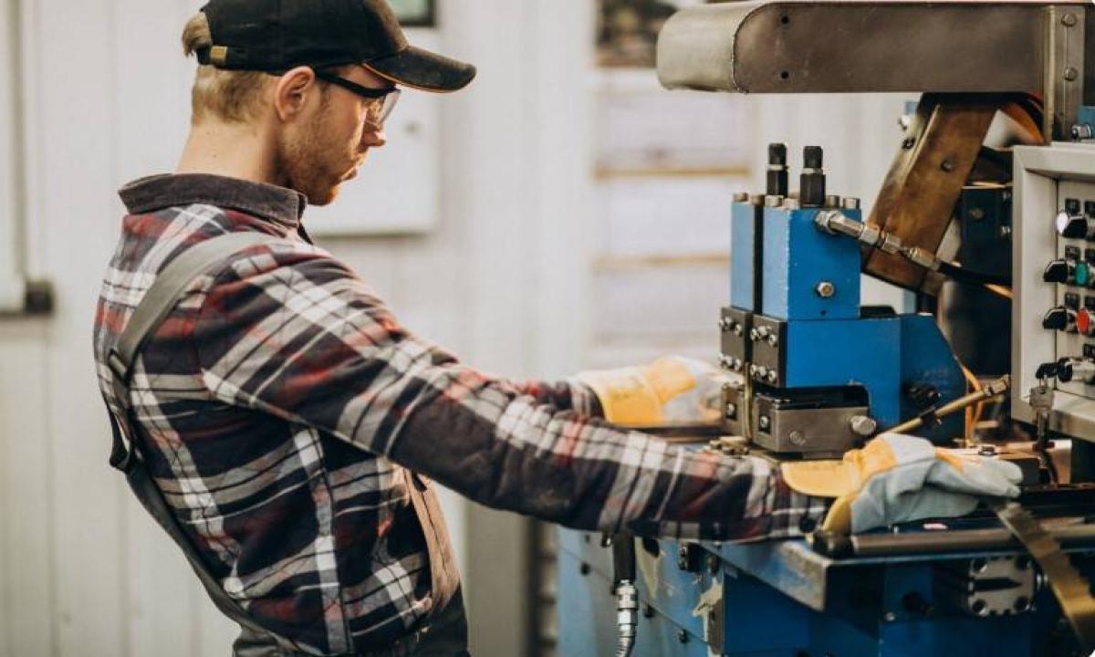 AYUDANTE GENERAL PARA TALLER DE TORNO