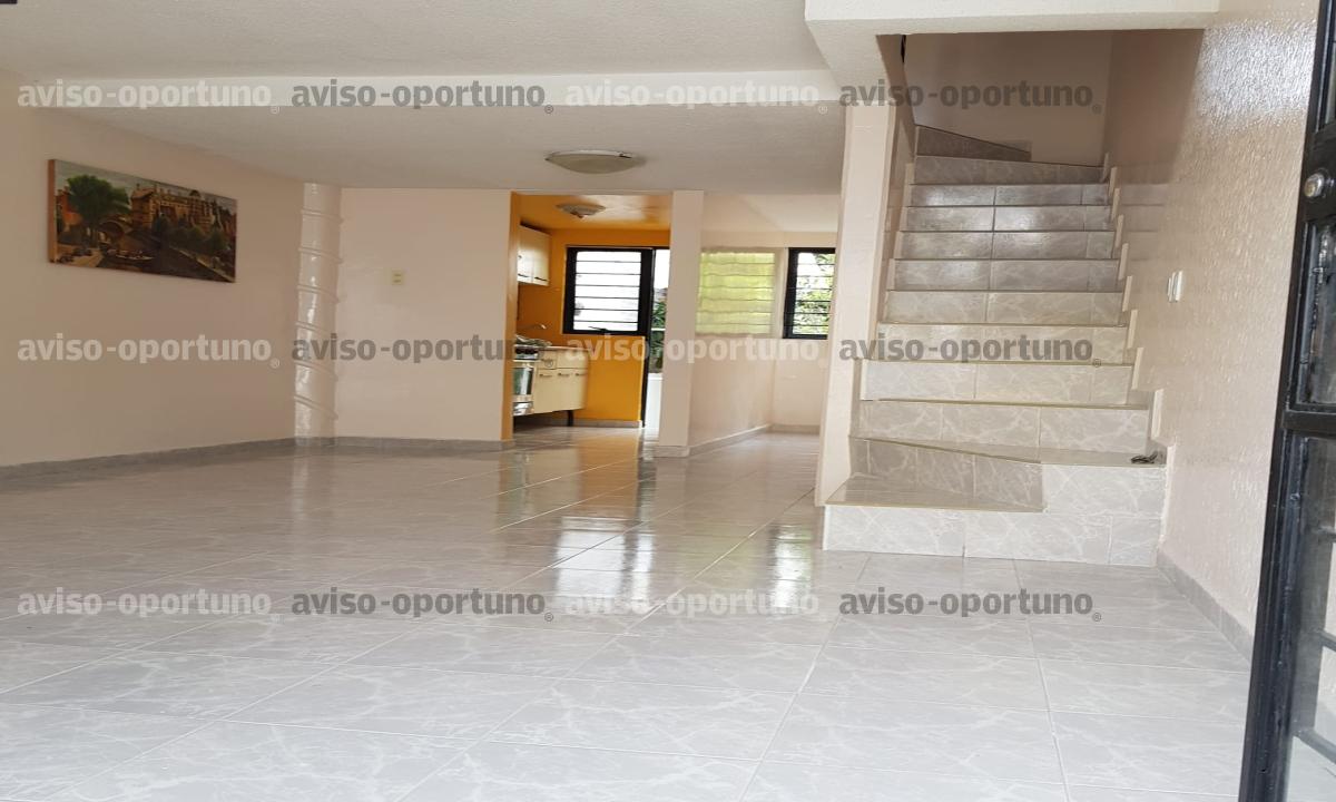 CASA EN CERRADA EN COLINAS DEL LAGO EN RENTA