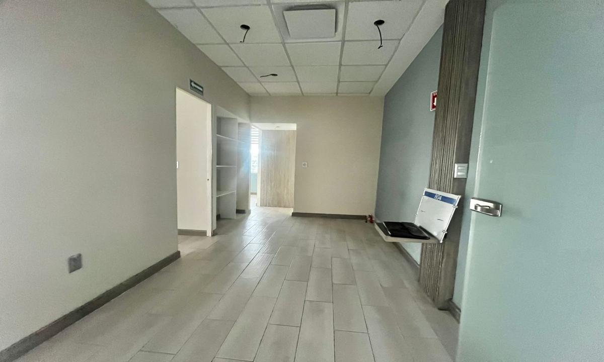 CONSULTORIO EN RENTA EN TORRE MÉDICA TEC 100