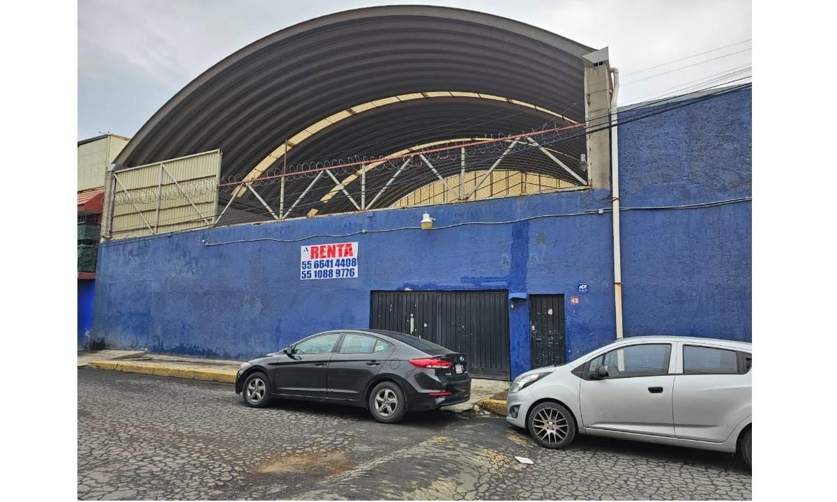 RENTO BODEGAS Y VENDO CASA