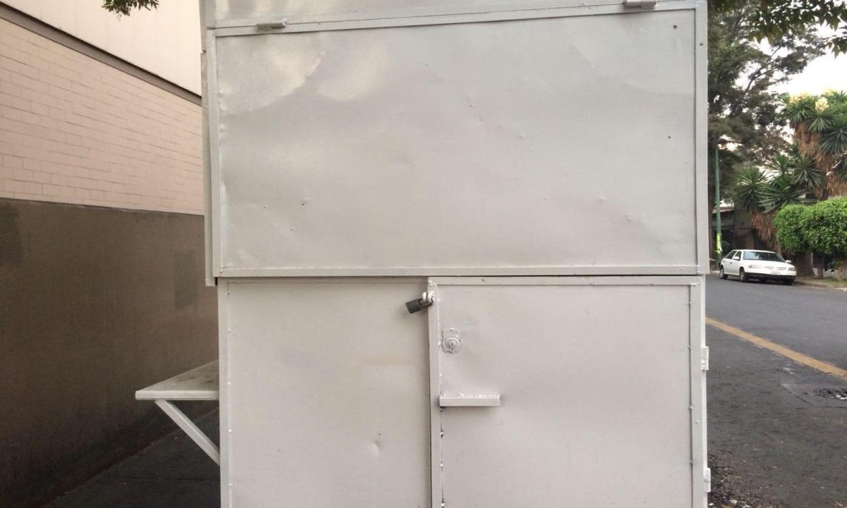 VENDO PUESTO METALICO AZCAPOTZALCO