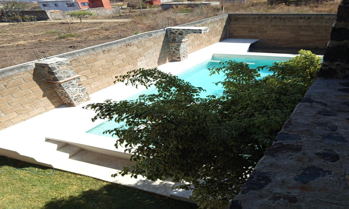 ENCANTADORA CASA EN VENTA CON ALBERCA