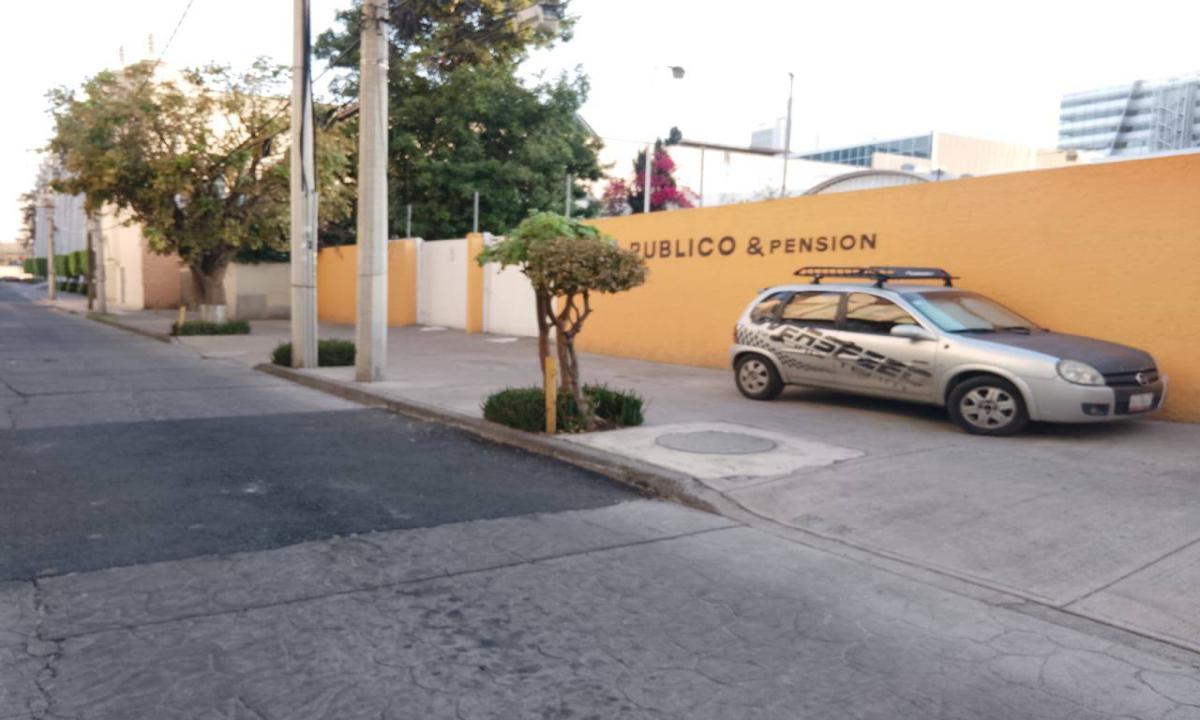 RENTO TERRENO ADAPTADO PARA ESTACIONAMIENTO