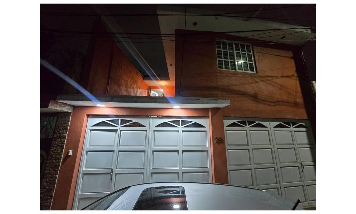 VENDO CASA CON 2 DEPARTAMENTOS, IZCALLI PIRAMIDES 
