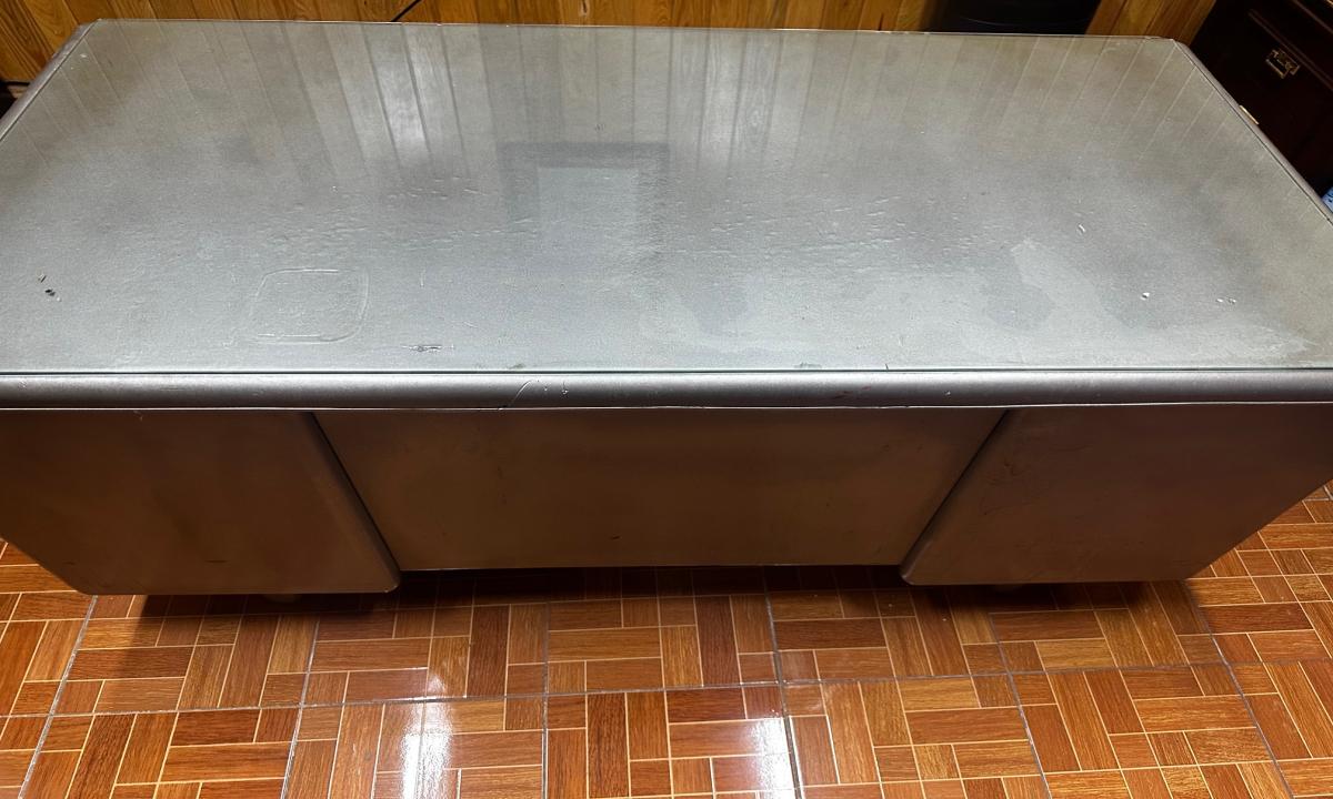 VENDO ESCRITORIO METALICO BUENAS CONDICIONES 