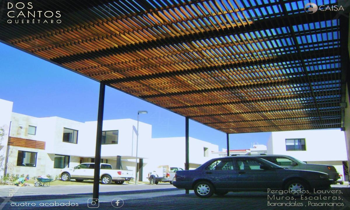 PÉRGOLA ARTESANAL DE MADERA, DE CUATRO ACABADOS